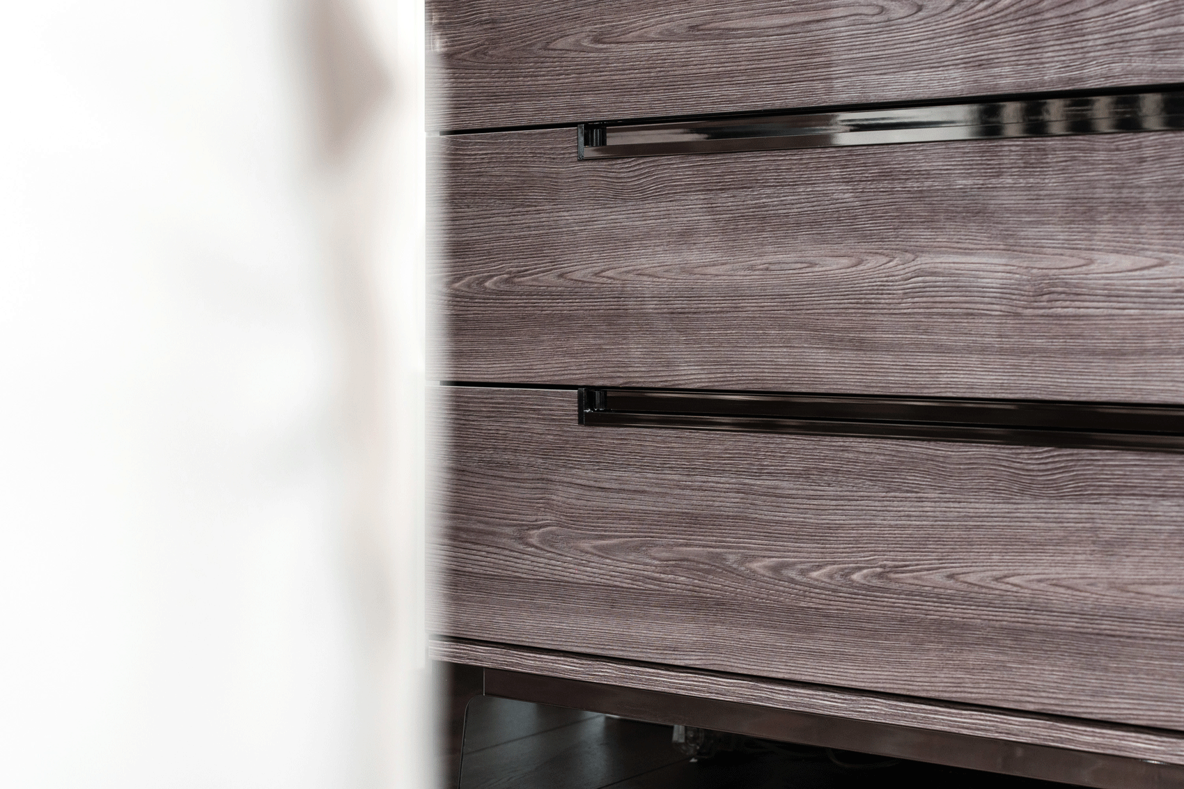Status - Viola King Size Bed