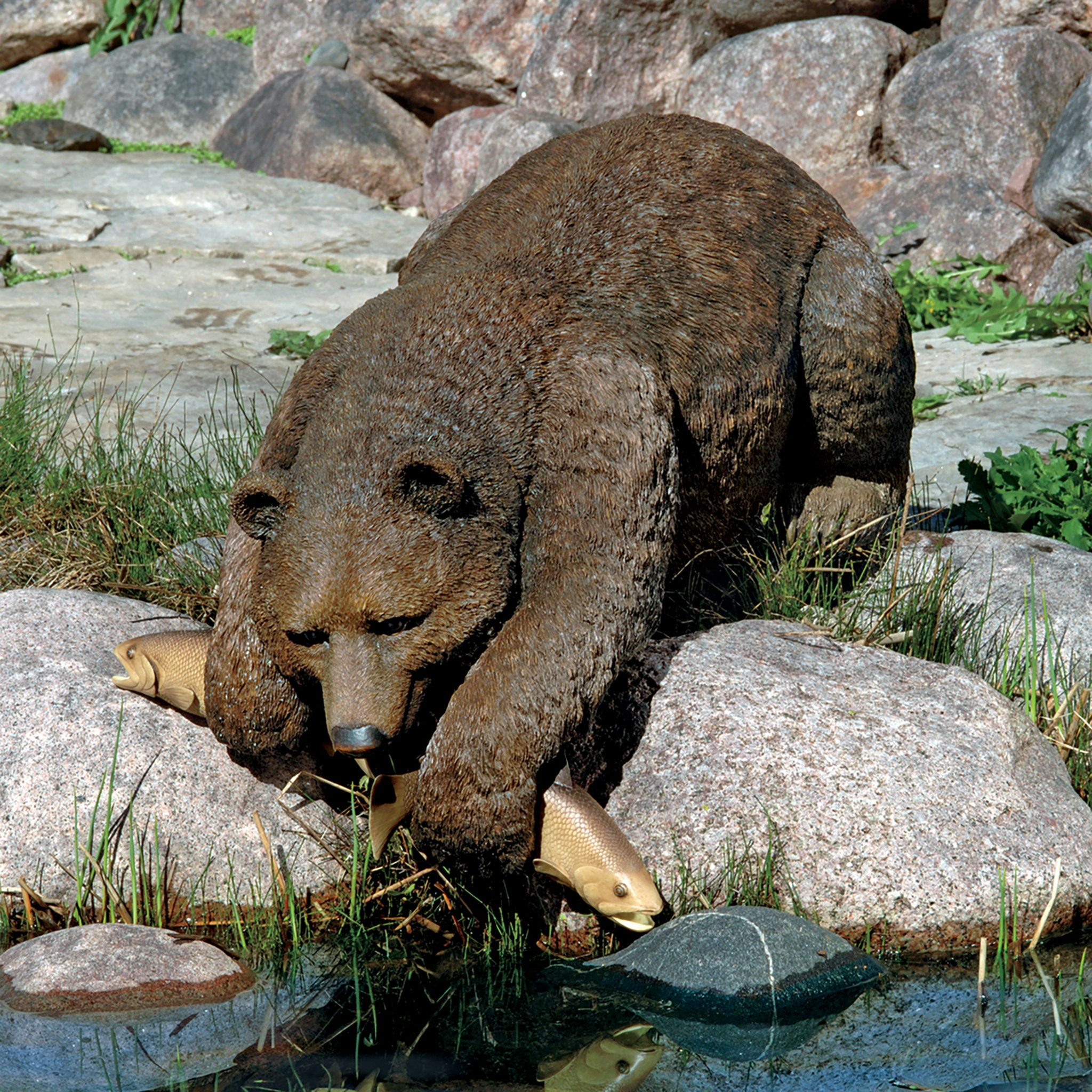 Toscano - Catch of the Day Grand Grizzly Brown Bear Sitter Statue