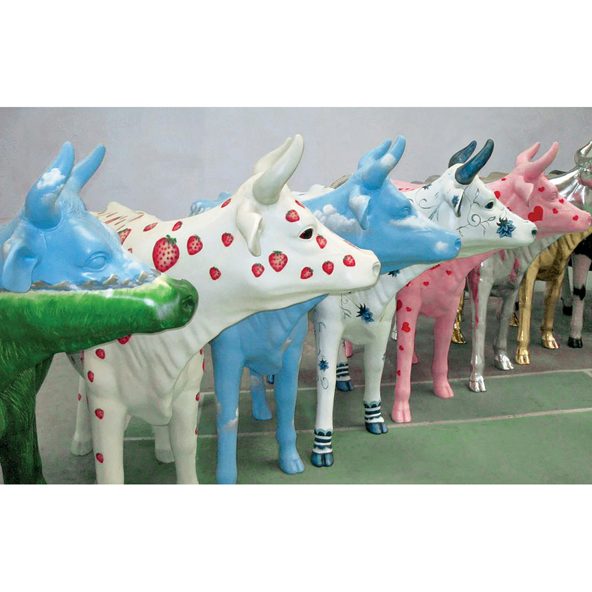 Toscano - The Grande-Scale Wildlife Animal Collection Holstein Cow Statue